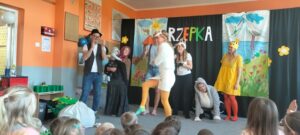 Na scenę weszła mama w przebraniu gąski