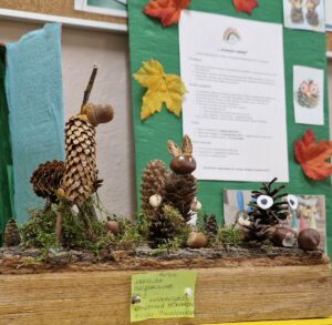 Praca plastyczna - zwierzęta z materiału przyrodniczego.