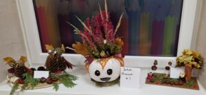 Prace plastyczne z materiałów przyrodniczych.