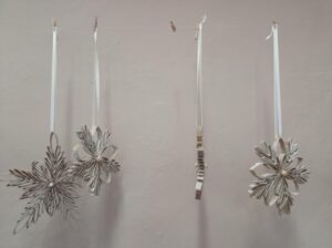 gwiazdy zrobione z papieru